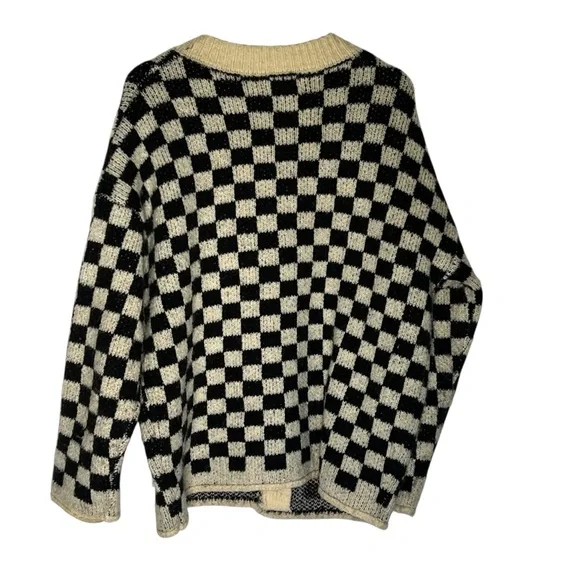 Checkered Black and Cream Cardigan - Picture 4 of 7